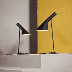AJ Bordslampa black