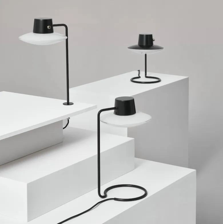 AJ Oxford 280mm Bordslampa metal black/Opal glass