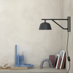 Ambit vägglampa svart
