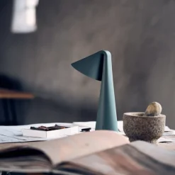 Ami portabel bordslampa sage green