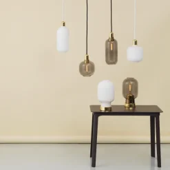 Amp Taklampa S vitt glas/mässing