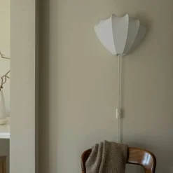 Anna S vägglampa cotton white