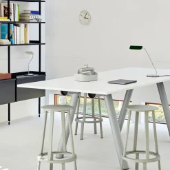 Apex skrivbordslampa iron black