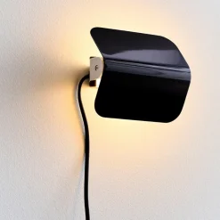 Apex vägglampa iron black