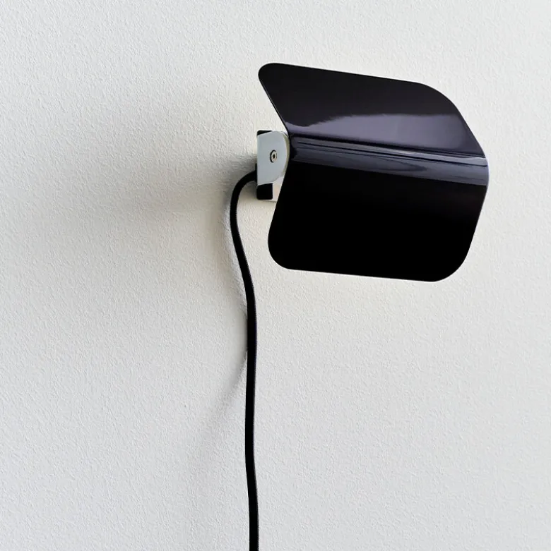 Apex vägglampa iron black