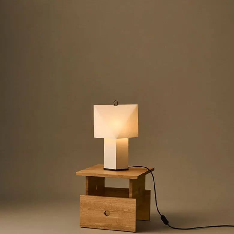 Aplat 440 bordslampa vit