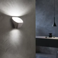 Aplomb vägglampa vit