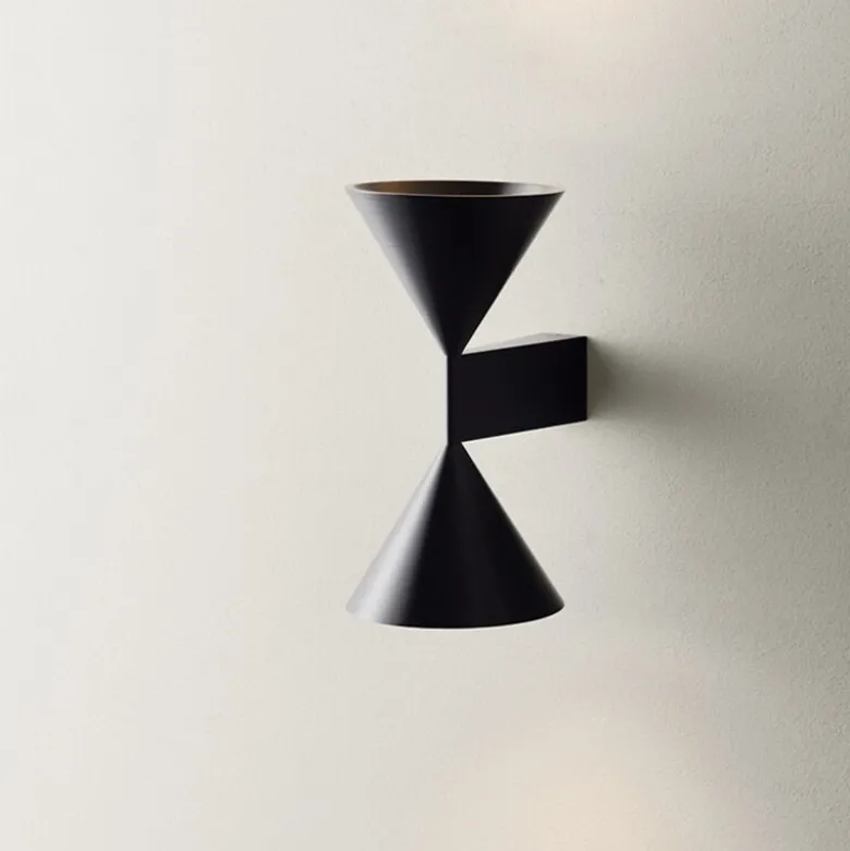 Apollo 24 vägglampa black