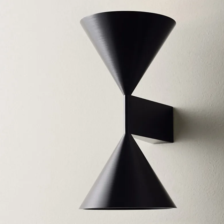 Apollo 24 vägglampa black