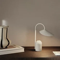 Arum portabel bordslampa kaschmir