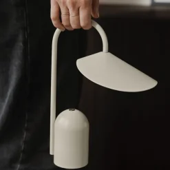 Arum portabel bordslampa kaschmir