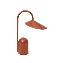 Arum portabel bordslampa oxidröd