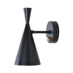 Beat vägglampa svart