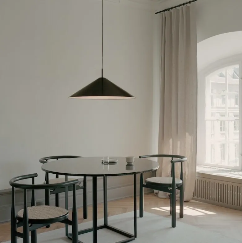 Brolly Ø70 taklampa anodiserad svart