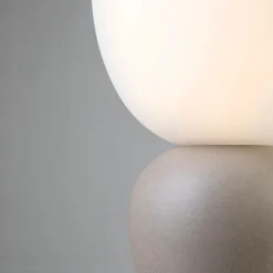 Buddy bordslampa mörk sand/opal