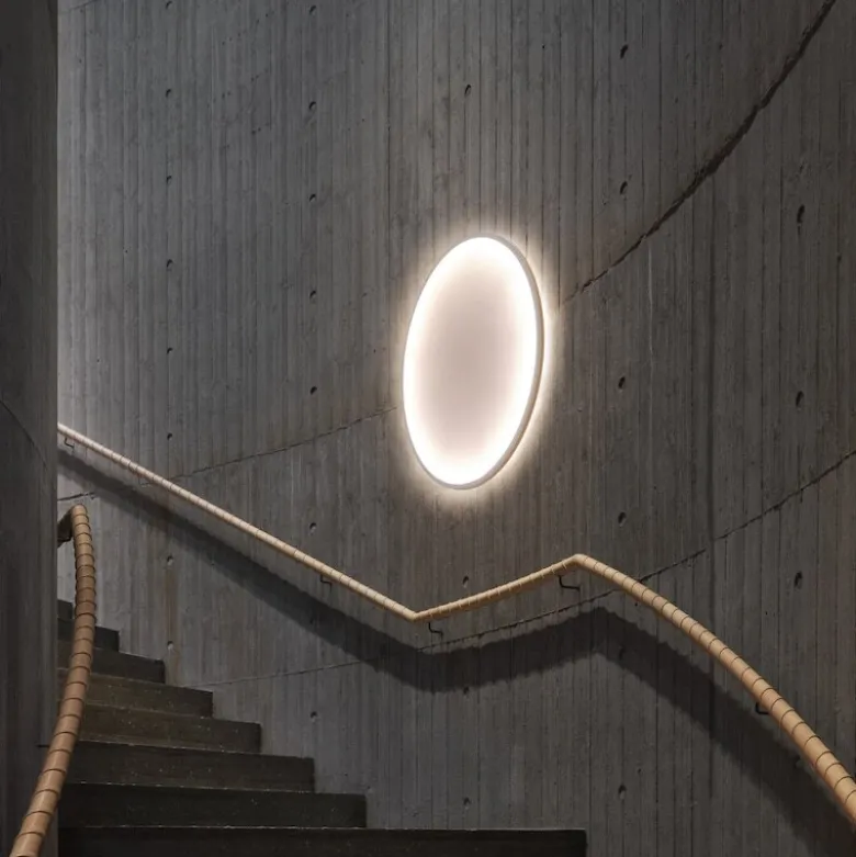 Calm Ø90 vägglampa vit/svart