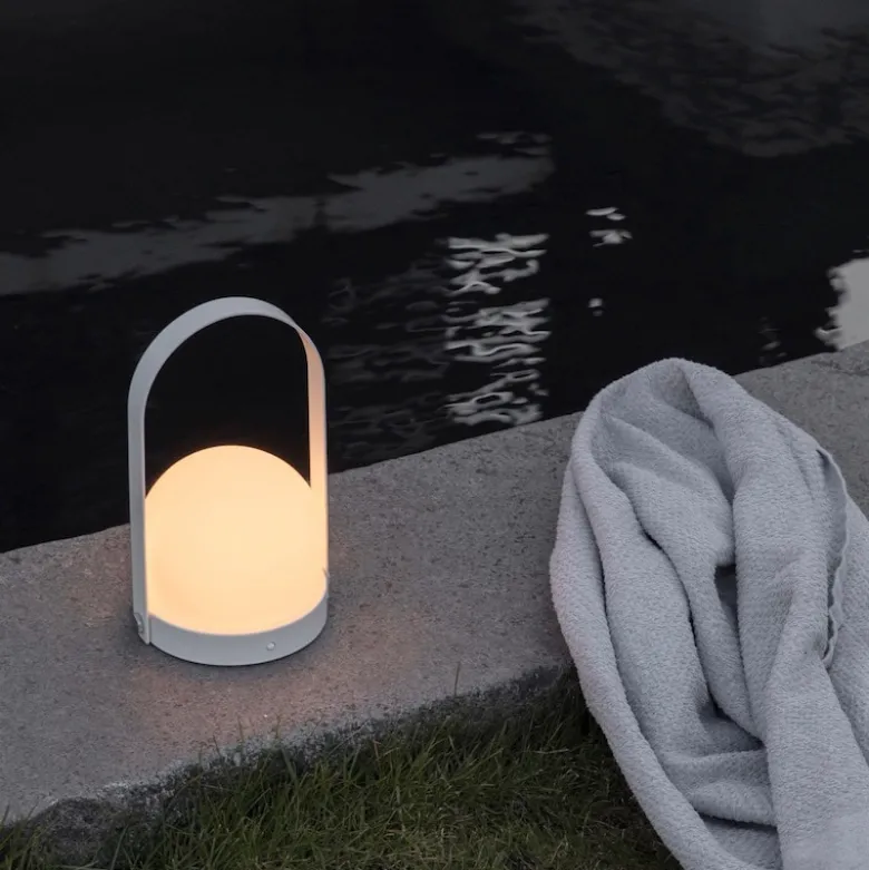Carrie portabel bordslampa vit