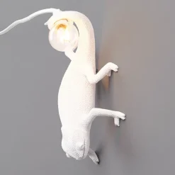 Chameleon lamp Right going down USB vit