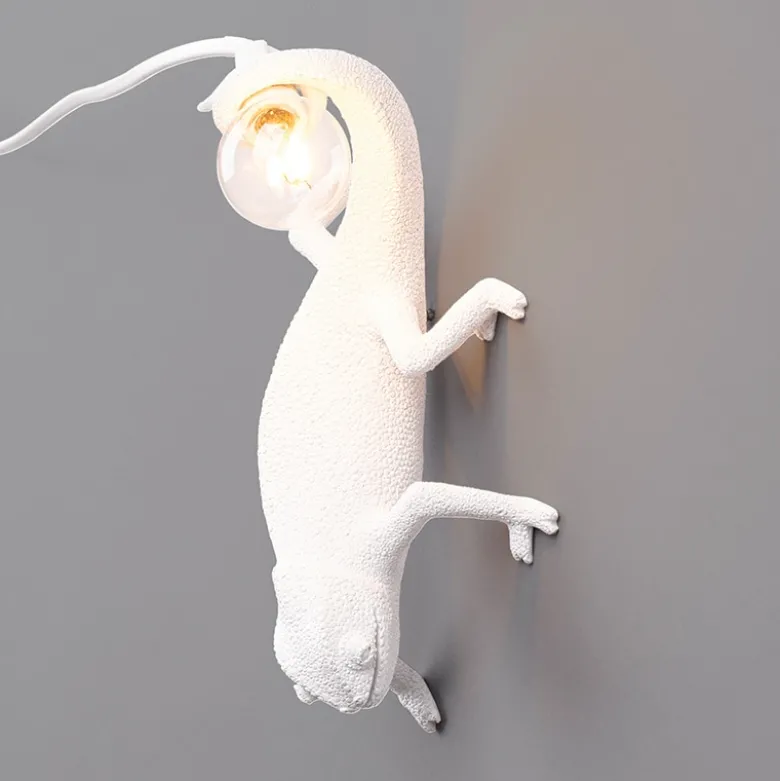 Chameleon lamp Right going down USB vit