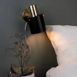 Clark 1 vägglampa svart/borstad mässing
