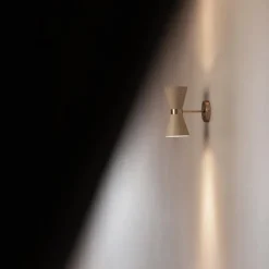 Collector vägglampa creme