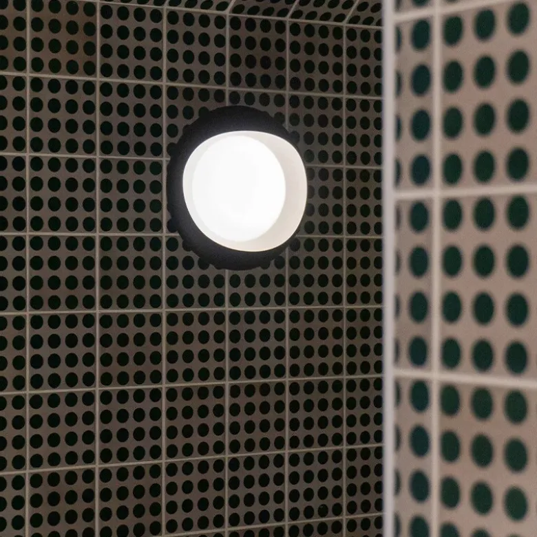 Cornea 220 vägglampa svart