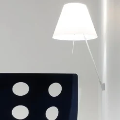Costanza D13aif Vägglampa, aluminium fot soft skin skärm
