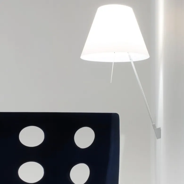Costanza D13aif Vägglampa, aluminium fot soft skin skärm