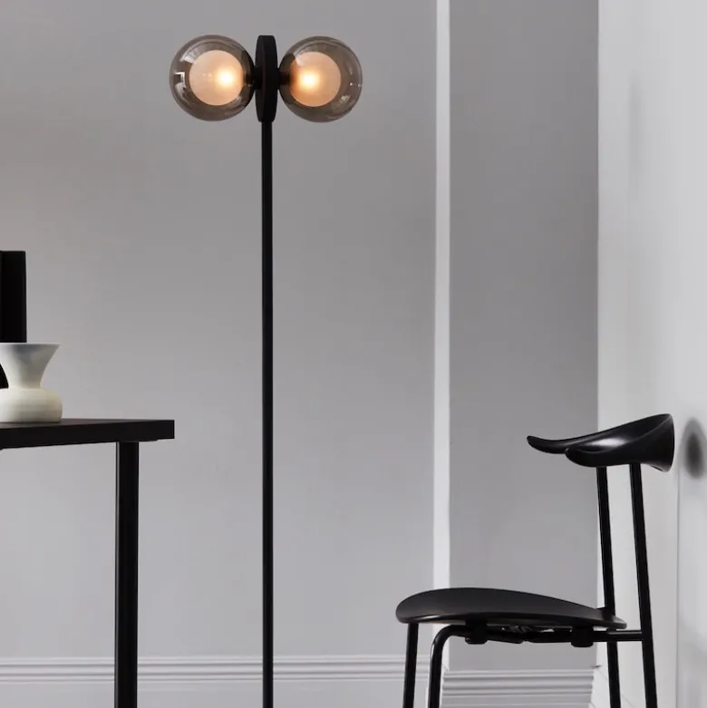 Discus 143 golvlampa svart