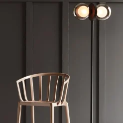Discus 143 golvlampa svart