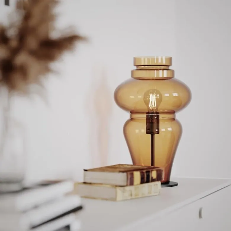 Dolores bordslampa konjak