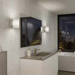 Evoke L vägglampa IP44 vit/opal glas