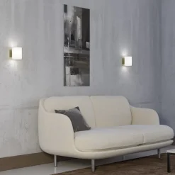 Evoke S vägglampa IP44 satin mässing/opal glas