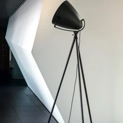 Faro next golvlampa svart/svart ek