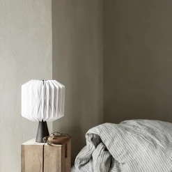 Fia bordslampa vit/svart