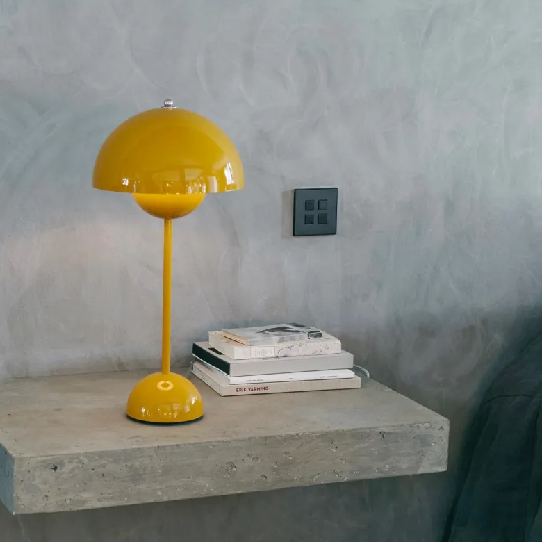 Flowerpot VP3 bordslampa mustard