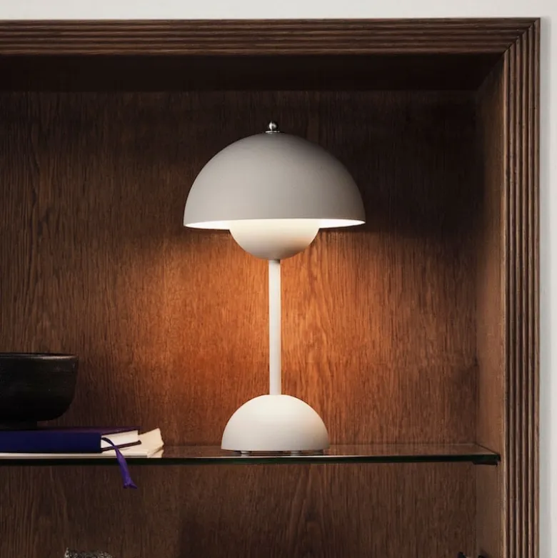 Flowerpot VP9 portabel bordslampa Matt White