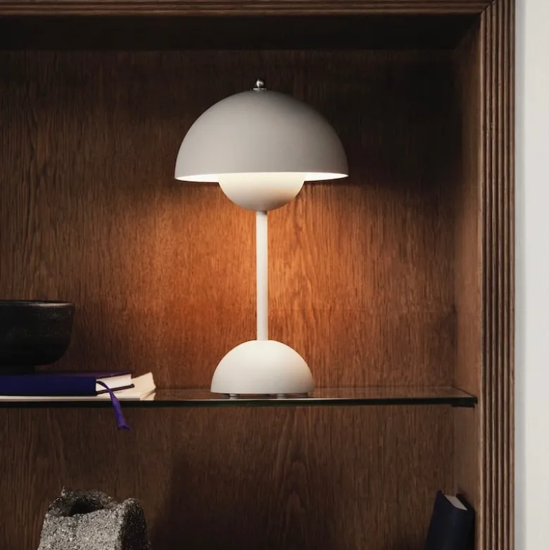 Flowerpot VP9 portabel bordslampa Matt Light Grey