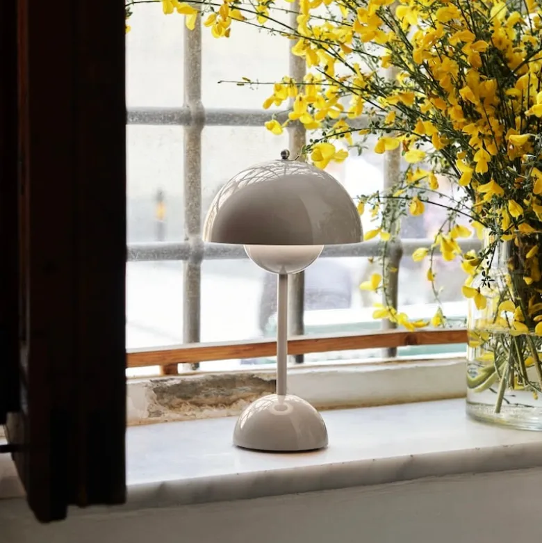 Flowerpot VP9 portabel bordslampa Grey Beige