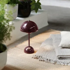 Flowerpot VP9 portabel bordslampa Dark Plum