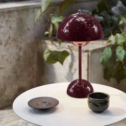 Flowerpot VP9 portabel bordslampa Dark Plum