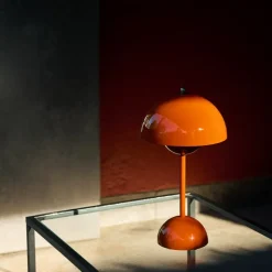 Flowerpot VP9 Portabel bordslampa Zesty Orange