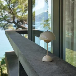 Flowerpot VP9 Portabel bordslampa Ivory