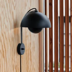 Flowerpot VP8 vägglampa matt black