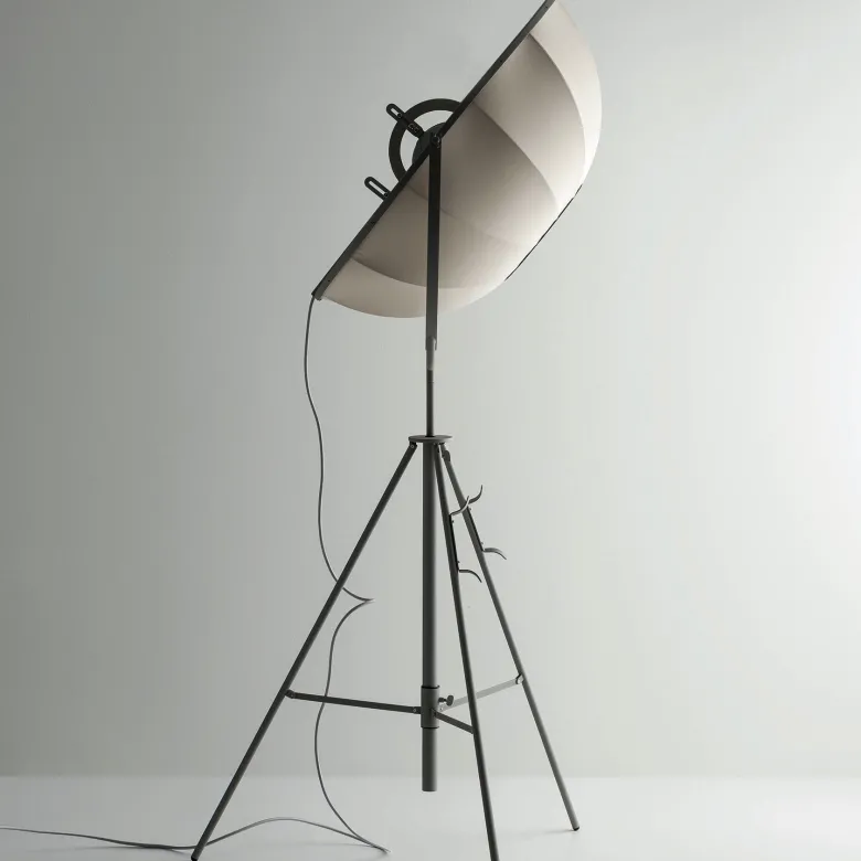 Fortuny petite golvlampa titanium/beige