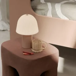 Frill portabel bordslampa rose/vit