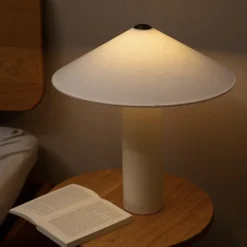 Futé 400 bordslampa cream