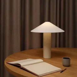 Futé 400 bordslampa cream