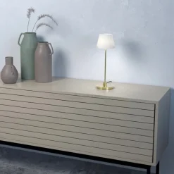 Gil il Grande bordslampa satin mässing/opalglas