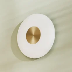 Glint 25 vägglampa mässing/opalglas